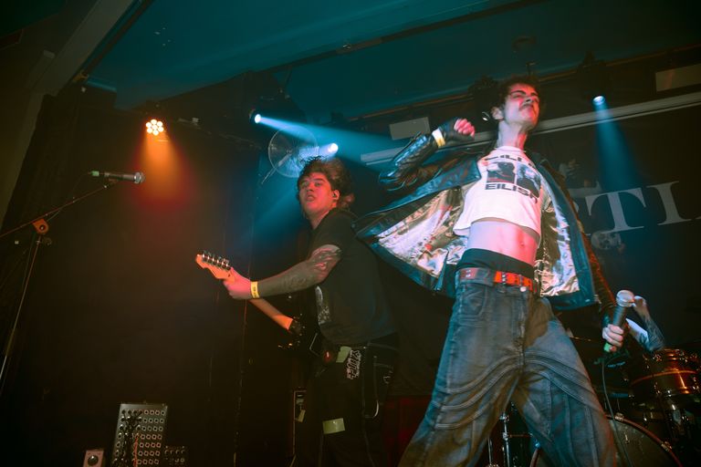 MACËY performing live at Jive in Adelaide 